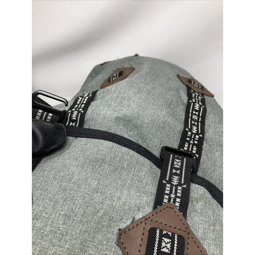 DAKINE TREK 26L Backpack  Gray Canvas Pre-owned and very clean